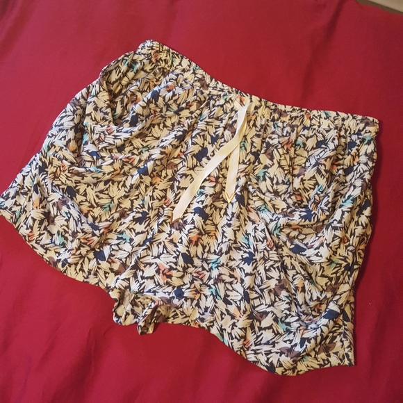 2/$20 Designer Skort Booty Shorts Geometric print - Picture 4 of 7